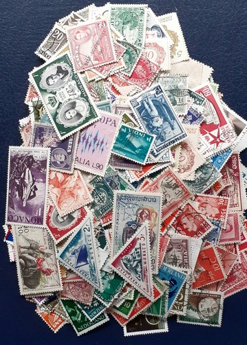 1000 world stamps all